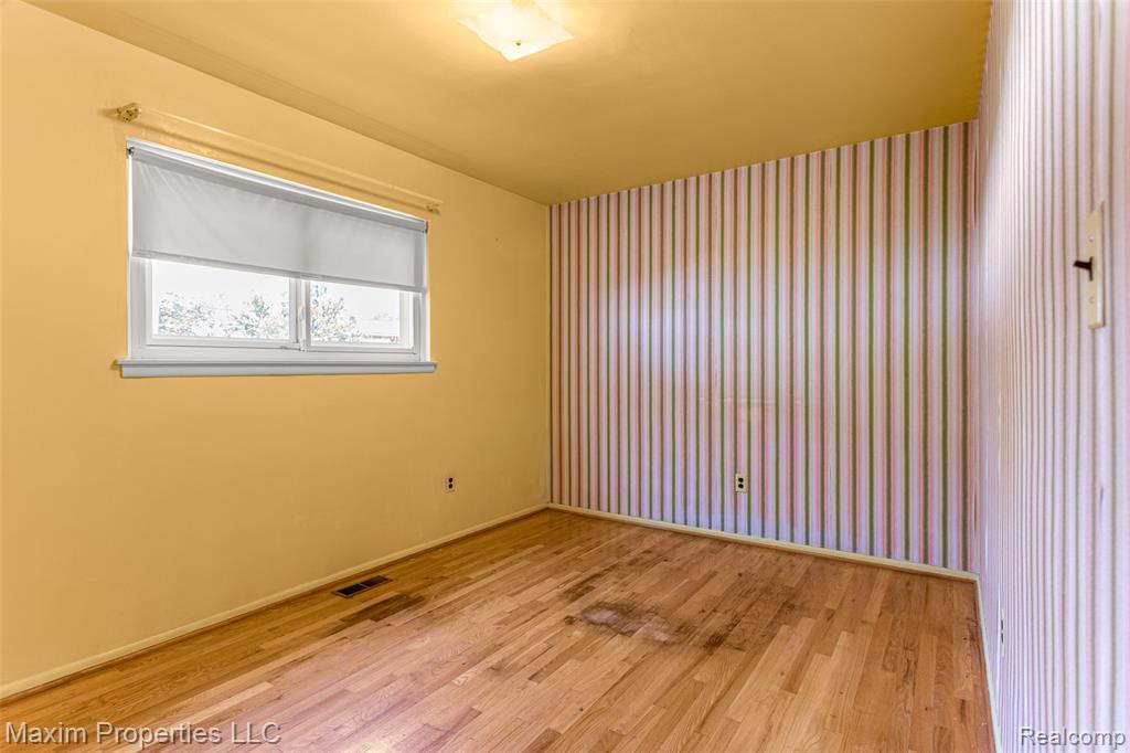 6545 N Charlesworth Street, Dearborn Heights, MI 48127 — Photo 15