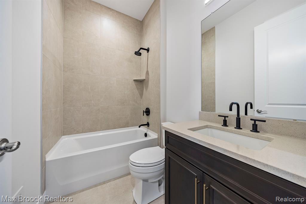 5636 Suffolk Court, West Bloomfield, MI — Photo 29