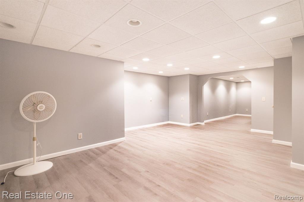 4458 HYCLIFFE Drive, Troy, MI 48098 — Photo 34