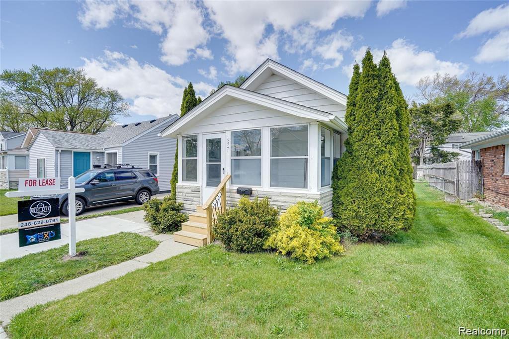 577 E BRICKLEY Avenue, Hazel Park, MI 48030 — Photo 3