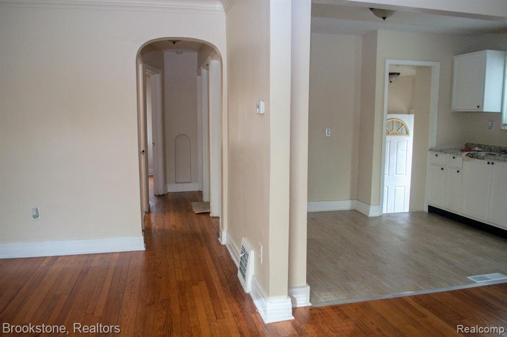 5790 LAKEPOINTE Street, Detroit, MI 48224 — Photo 11