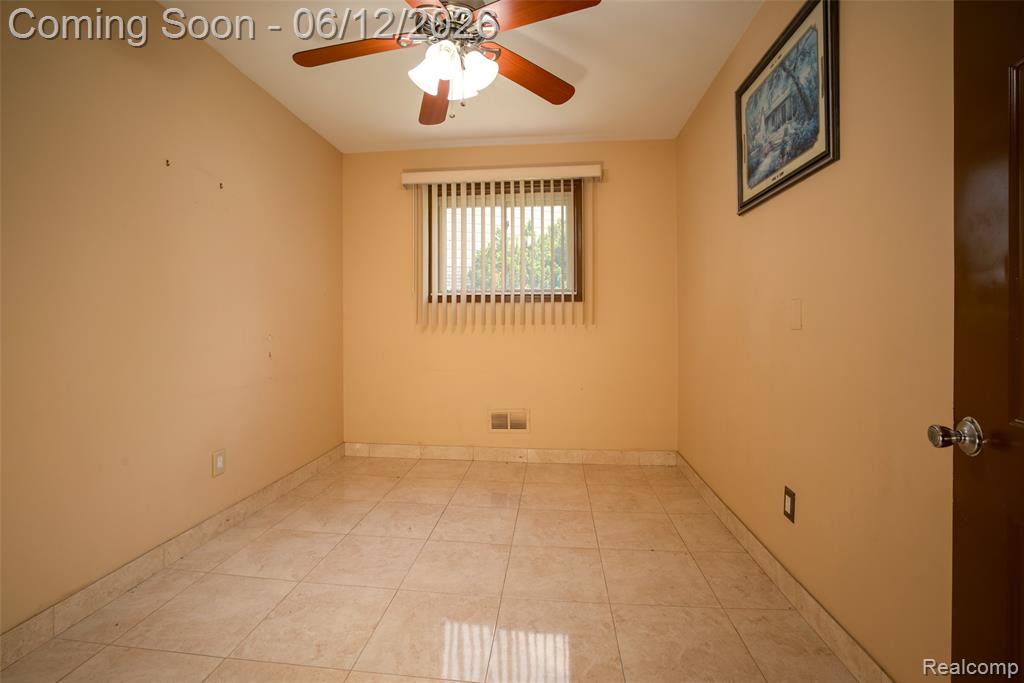 5061 Temple Drive, Sterling Heights, MI 48310 — Photo 13