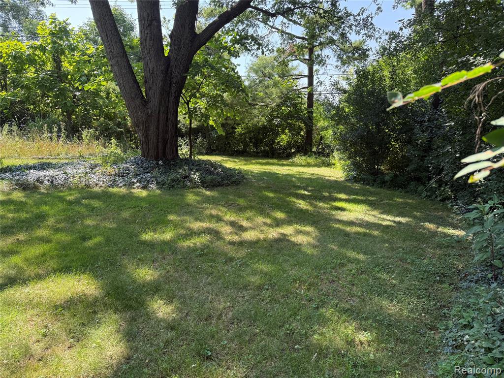 18141 Sunnybrook Avenue, Lathrup Village, MI 48076 — Photo 39