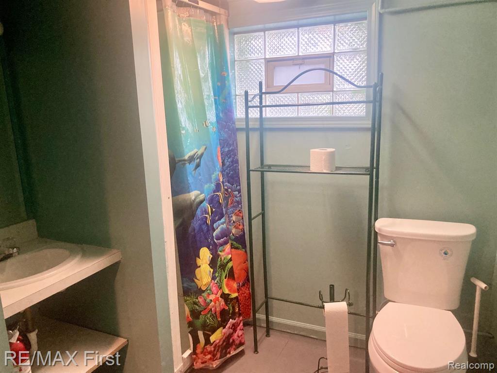 429 E KENILWORTH Avenue, Royal Oak, MI 48067 — Photo 16