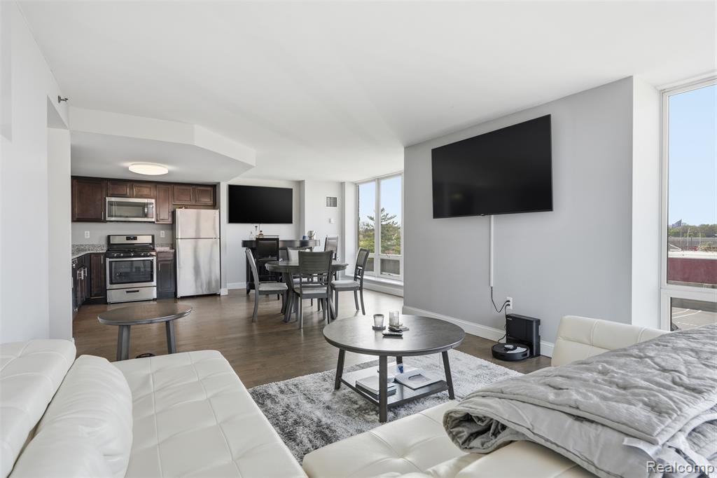 250 E Harbortown Drive, 404, Detroit, MI 48207 — Photo 11