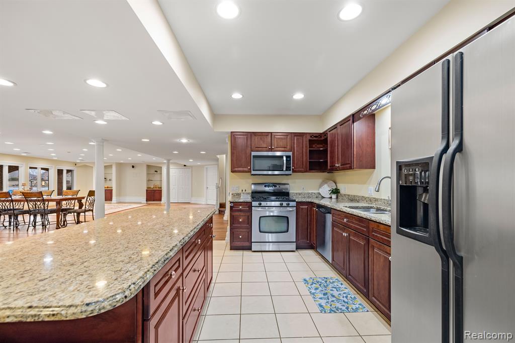 49332 GOLDEN LAKE Drive, Shelby Twp, MI 48315 — Photo 45