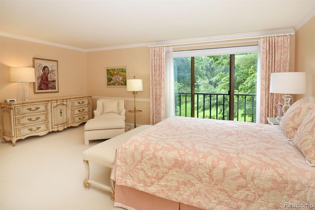 1943 PINE RIDGE Court, Bloomfield Hills, MI 48302 — Photo 23