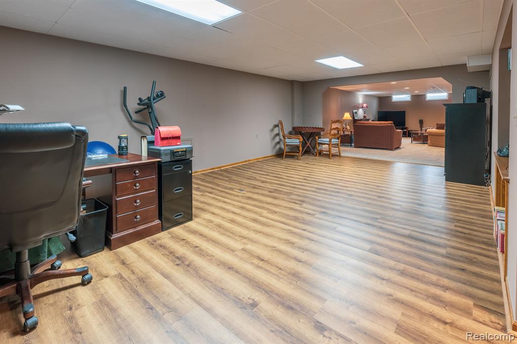 900 DREW Drive, Troy, MI 48098 — Photo 35