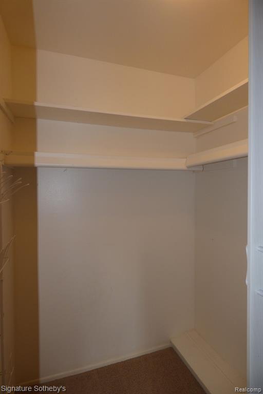 640 E FOX HILLS Drive, Bloomfield Hills, MI 48304 — Photo 15