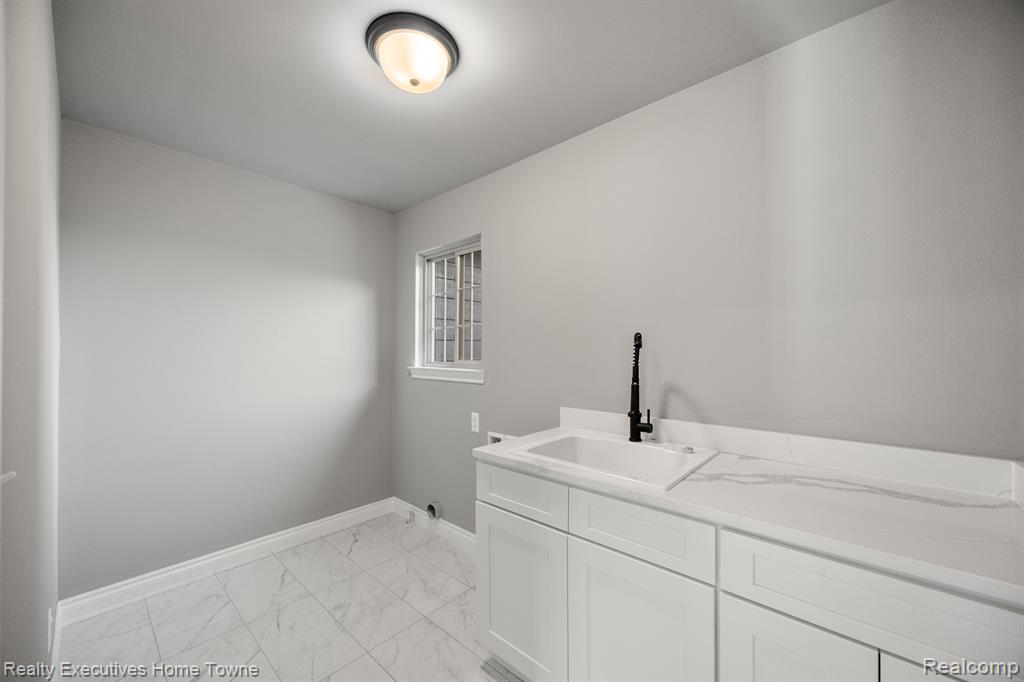 53972 CARRIGAN Drive, New Baltimore, MI 48047 — Photo 34
