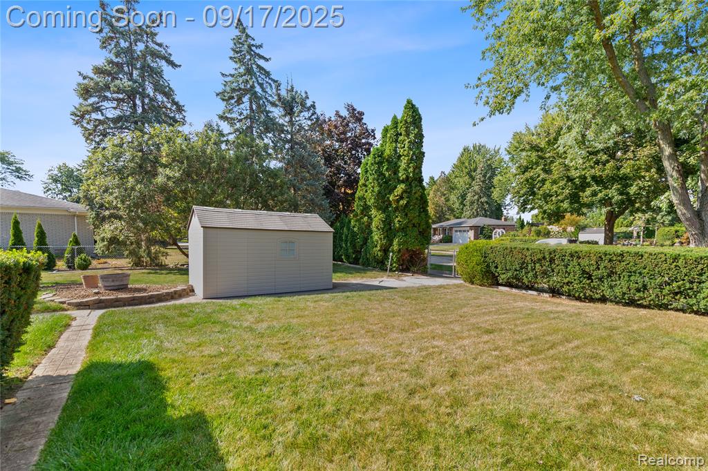41885 Coulon Drive, Clinton Twp, MI 48038 — Photo 26