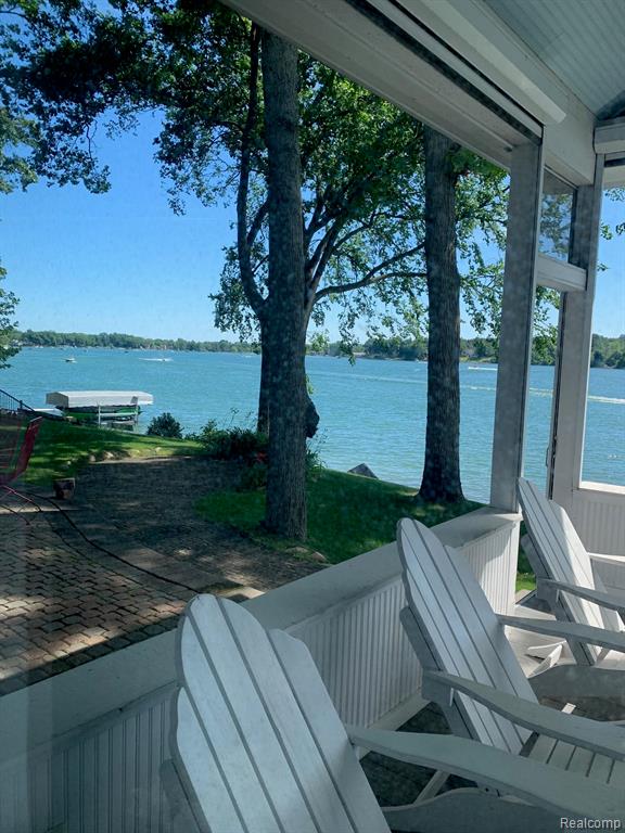 3895 Dorothy -- Main House Lane, Waterford, MI — Photo 11
