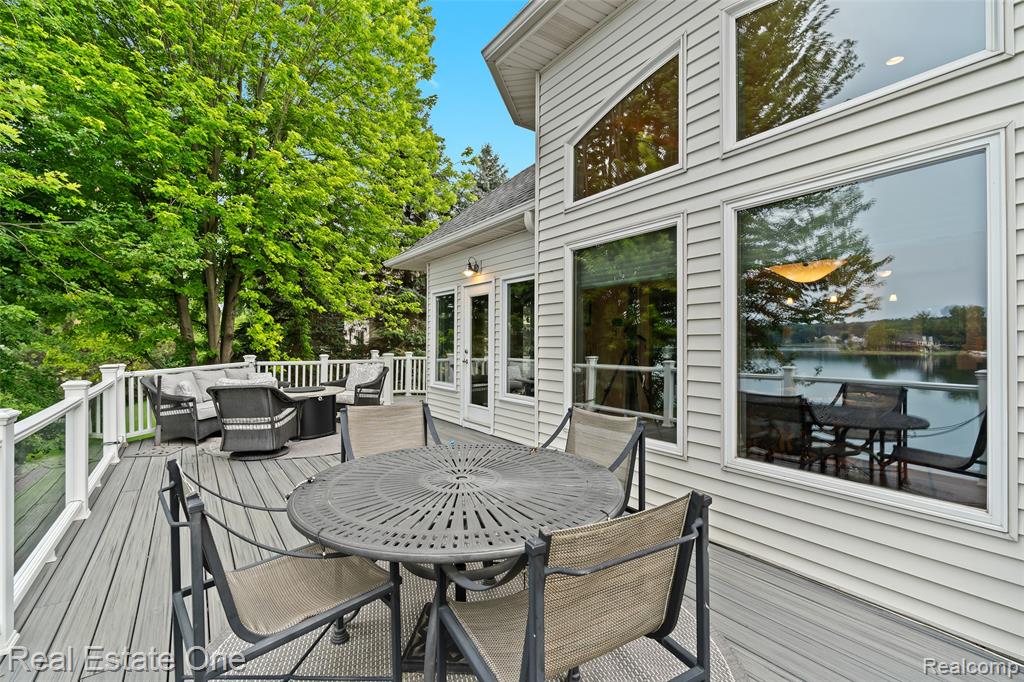 16048 Pine Bluff Court, Fenton, MI 48430 — Photo 29