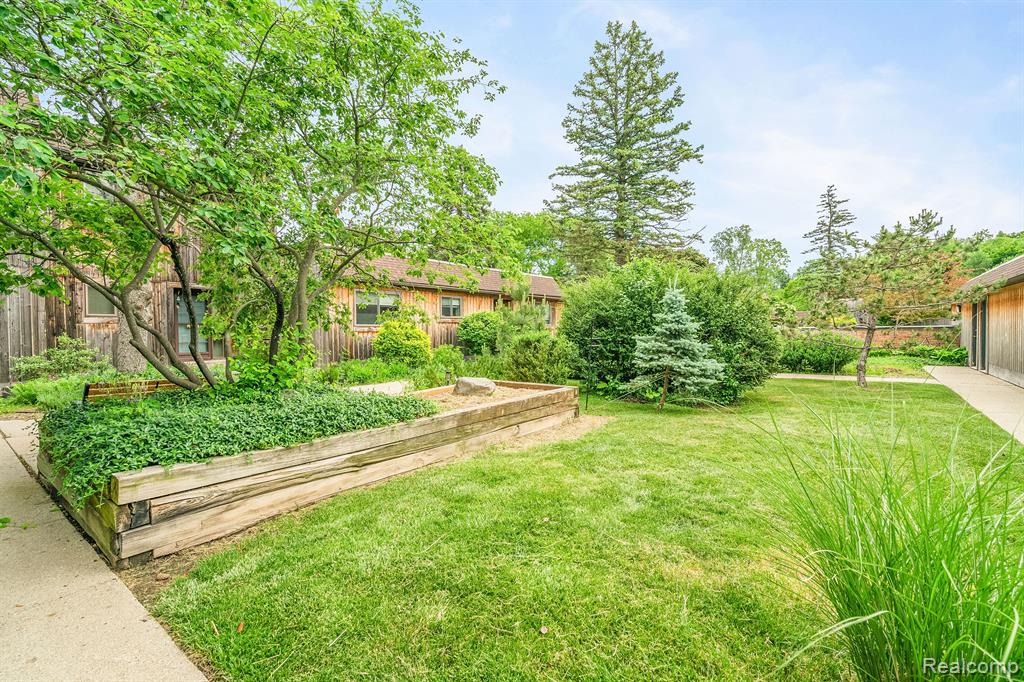 2109 PAULINE CT, Ann Arbor, MI 48103 — Photo 33