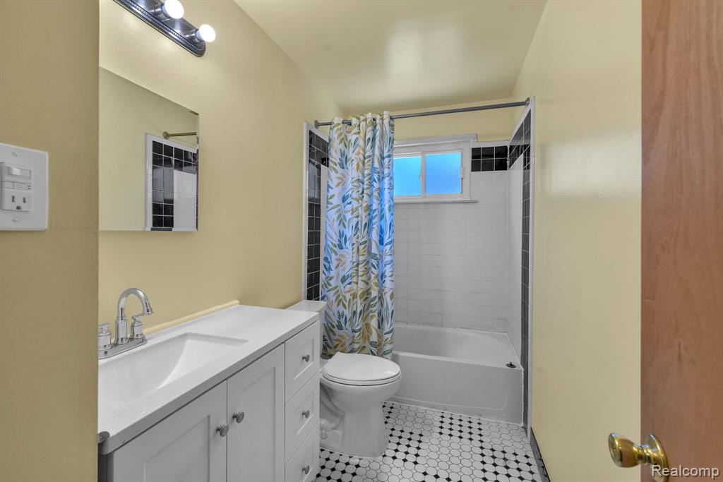 5320 Bedford Street, Dearborn Heights, MI 48125 — Photo 17