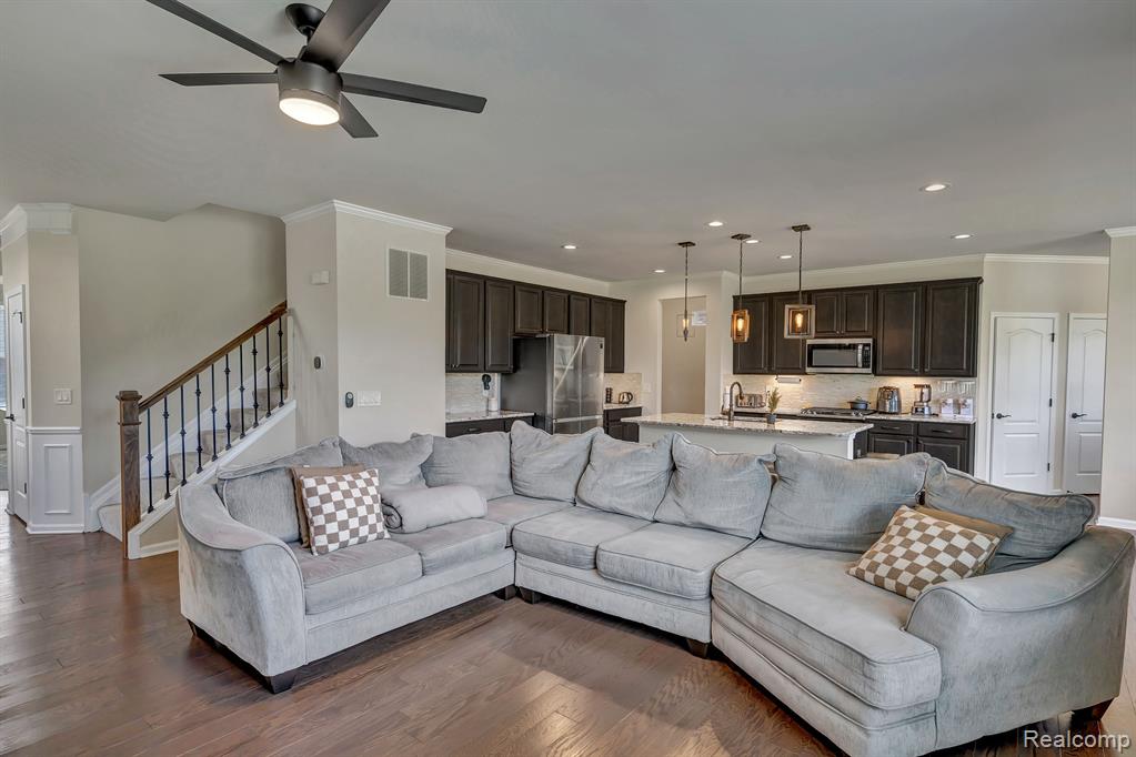 49746 SHORELINE Drive, Canton, MI 48187 — Photo 4