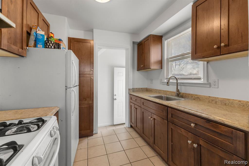 8690 TRINITY Street, Detroit, MI 48228 — Photo 12