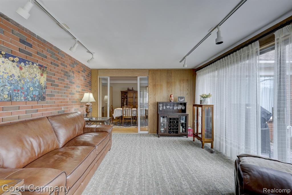 1557 Lochmoor Boulevard, Grosse Pointe Woods, MI 48236 — Photo 15
