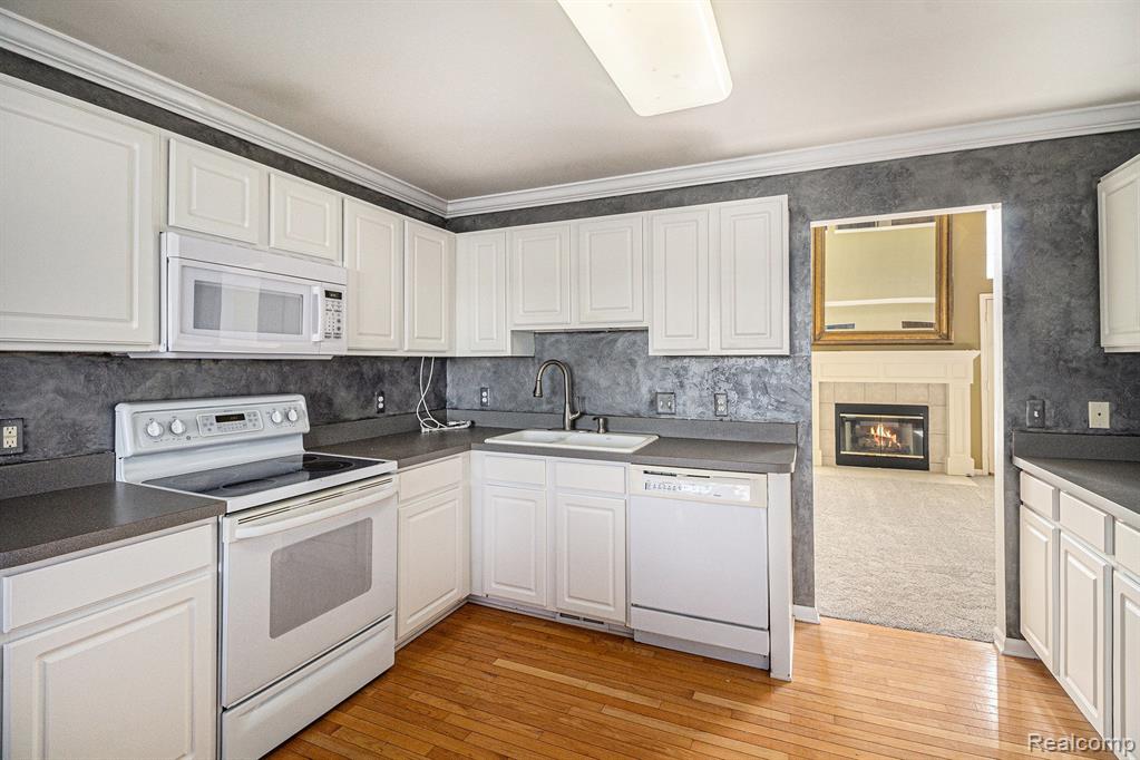 6438 Club Court W, Grand Blanc, MI 48439 — Photo 7
