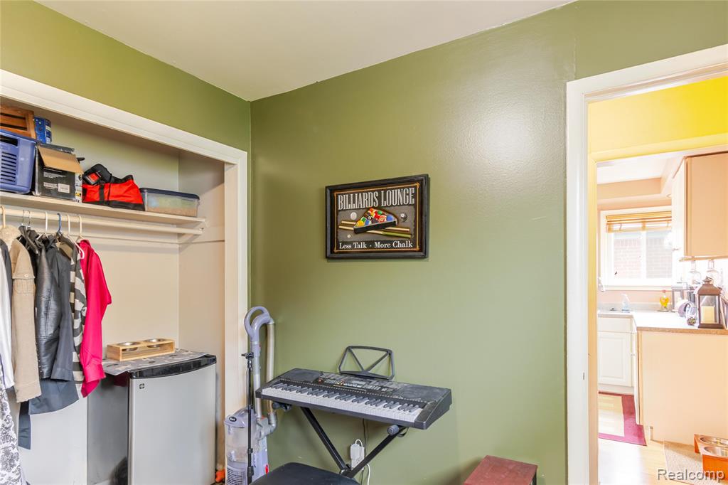 534 Henry Ruff Road, Garden City, MI — Photo 18