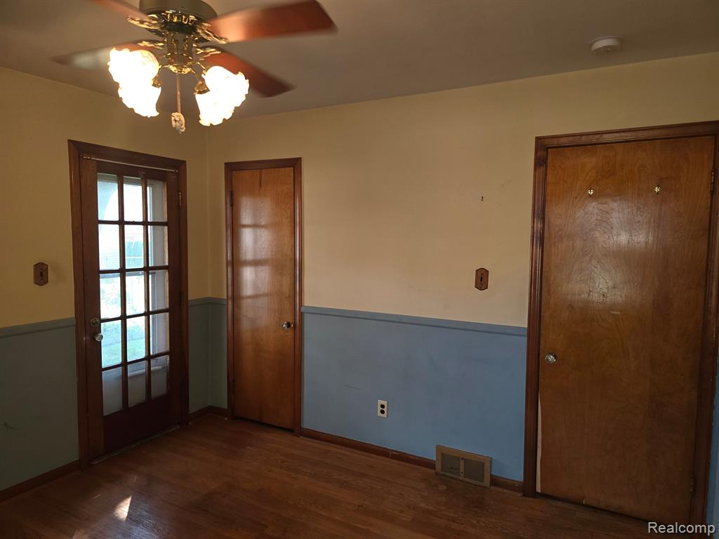950 N YORK Street, Dearborn, MI 48128 — Photo 27