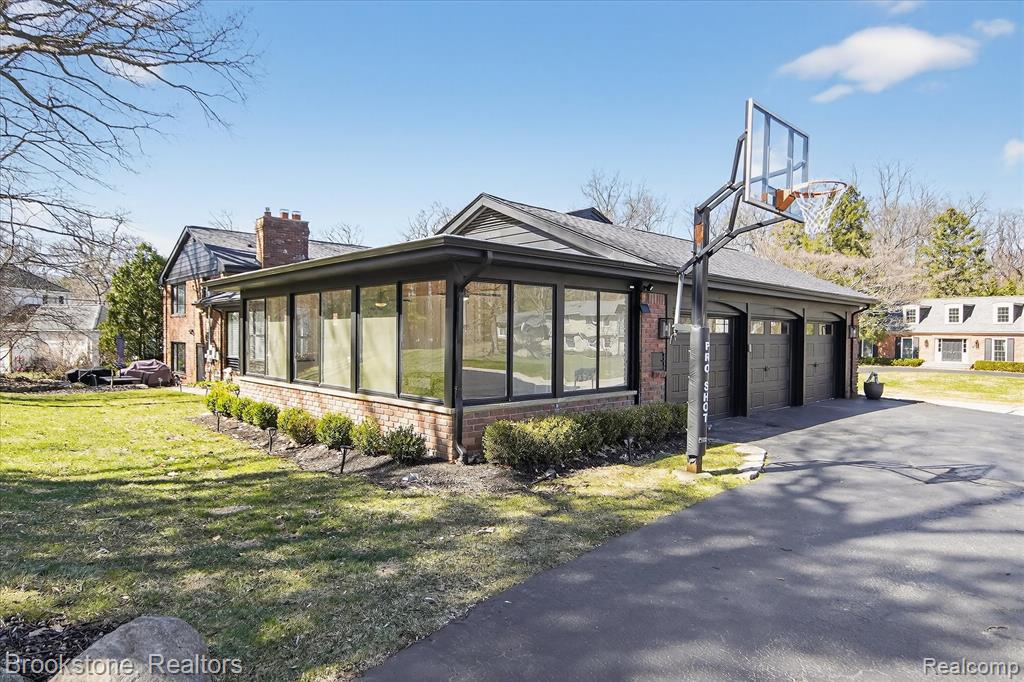 754 N Valley Chase Road, Bloomfield Hills, MI 48304 — Photo 46