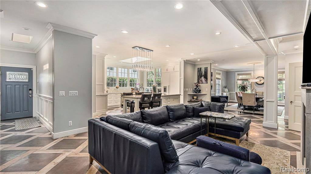 97 TOURAINE Road, Grosse Pointe Farms, MI 48236 — Photo 11