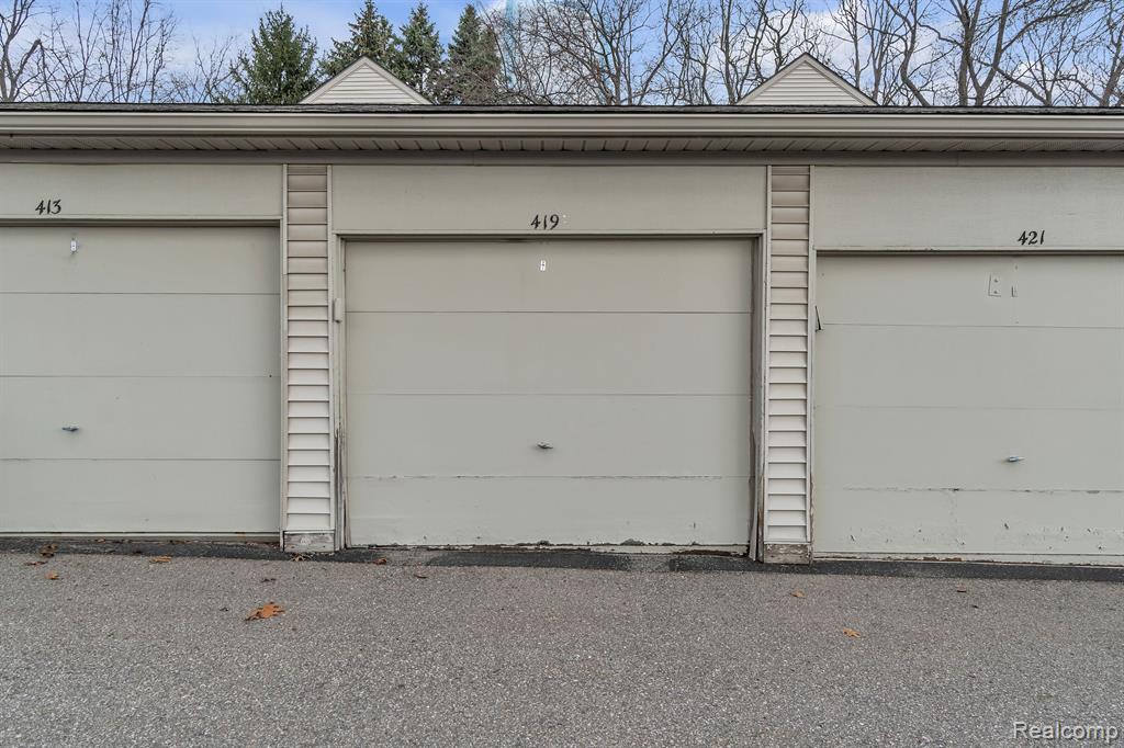 419 WATER TOWER Circle, Brighton, MI 48116 — Photo 25