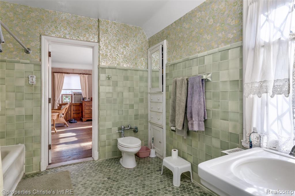 1686 Balmoral Drive, Detroit, MI 48203 — Photo 31