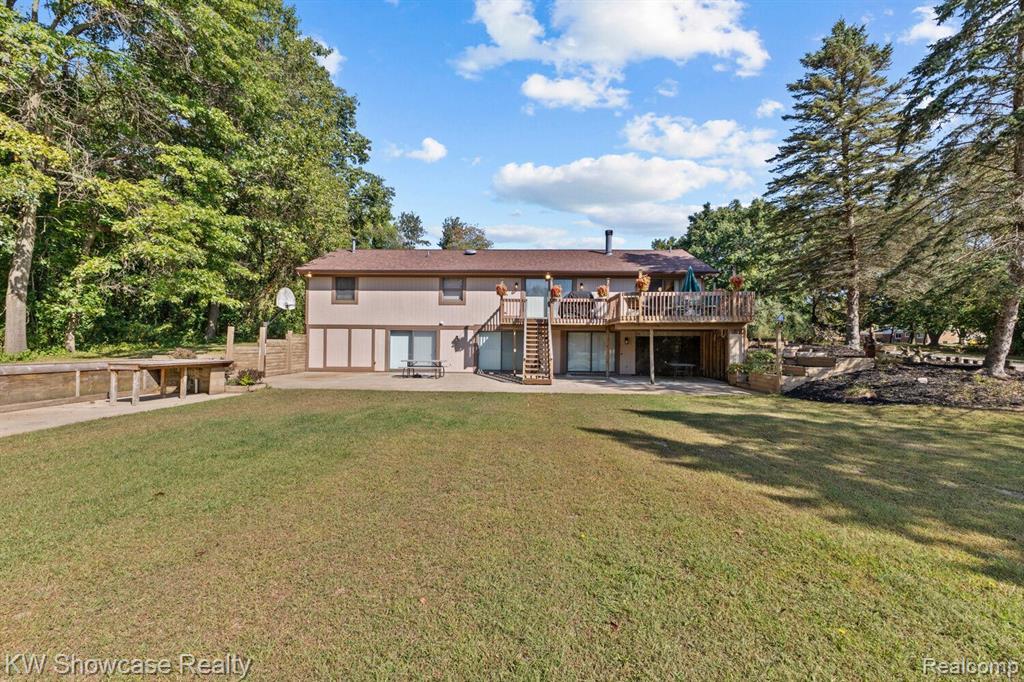 766 WHITE HOUSE Drive, Highland, MI 48356 — Photo 65
