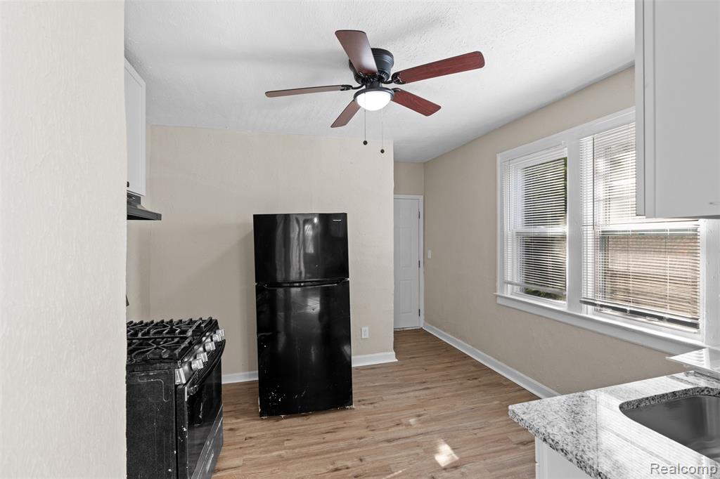 4840 Saint Clair Street, Detroit, MI 48214 — Photo 8