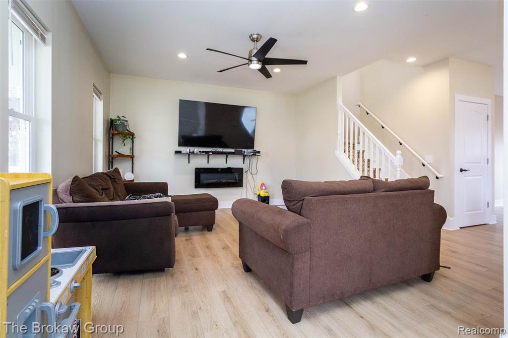538 S Elm Street, Lapeer, MI 48446 — Photo 6
