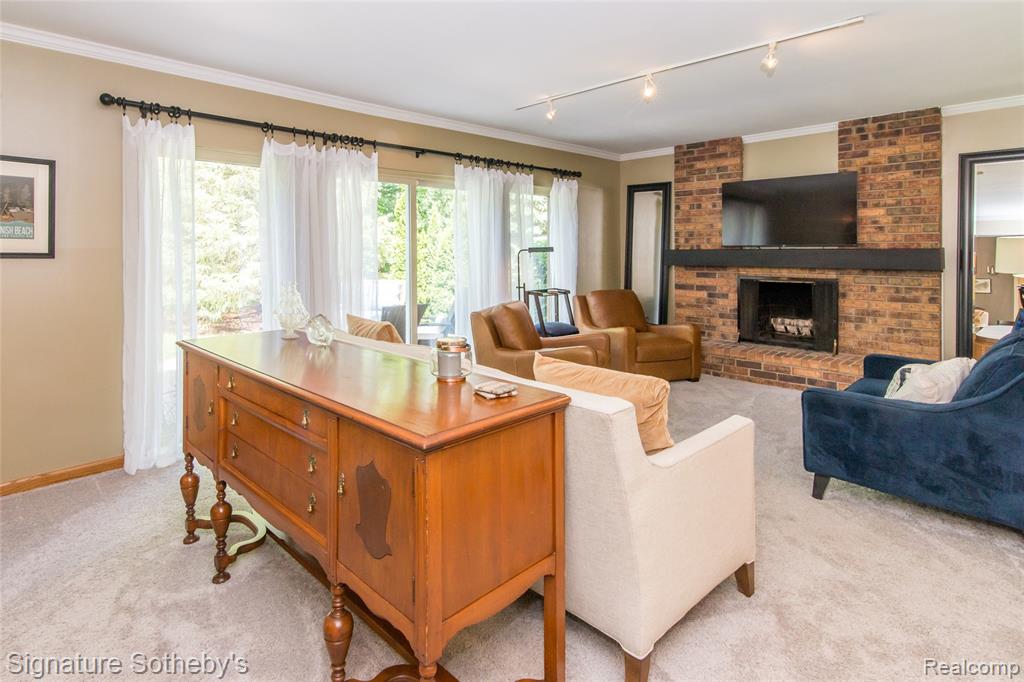 576 Ten Point Drive, Rochester Hills, MI 48309 — Photo 2