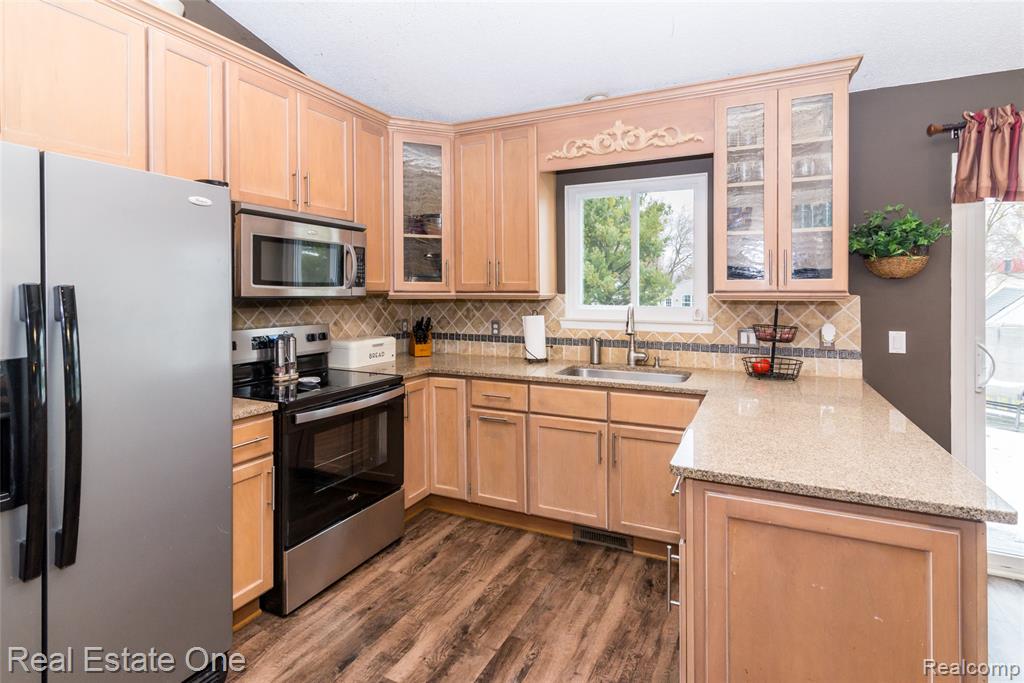 396 Princeton Drive, South Lyon, MI 48178 — Photo 9