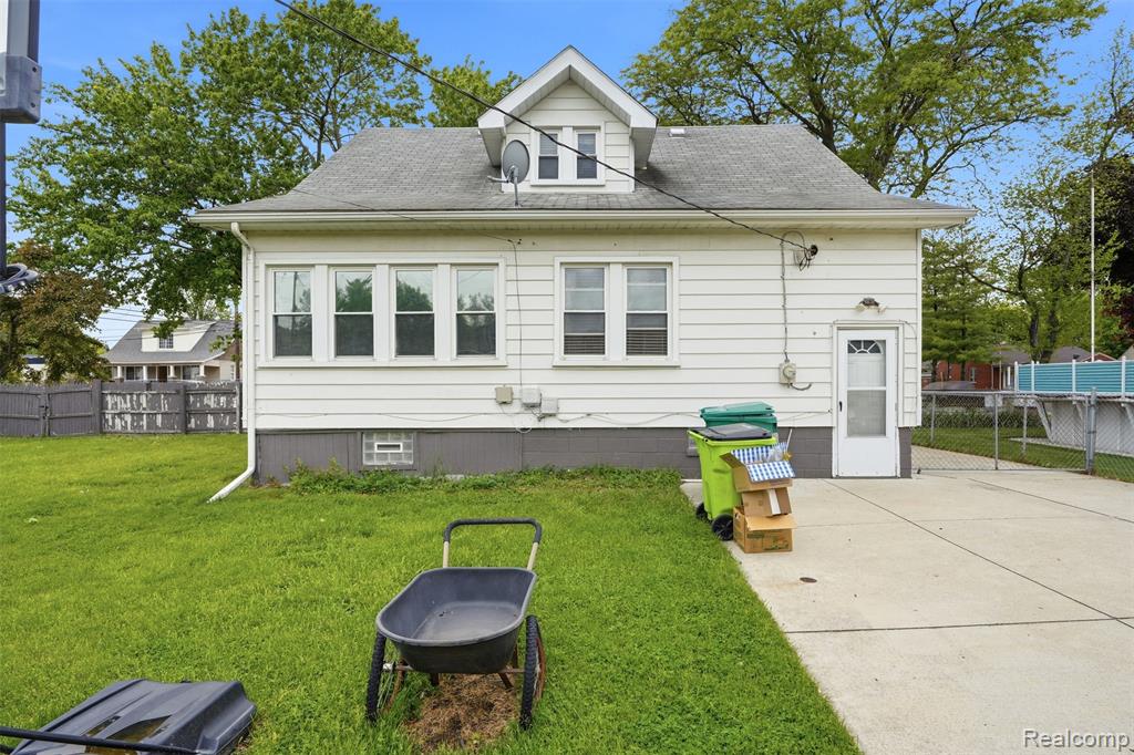 24248 Hayes Avenue, Eastpointe, MI 48021 — Photo 35