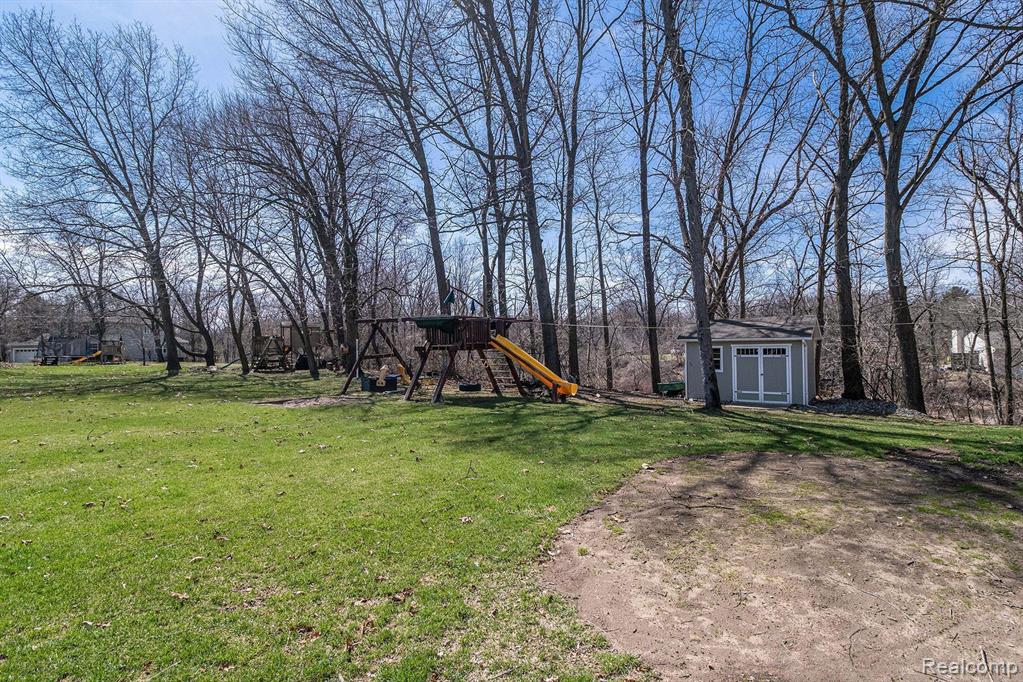 7926 FOREST CREEK, Whitmore Lake, MI 48189 — Photo 25
