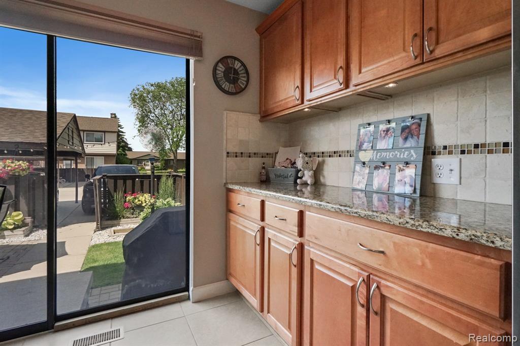 8401 18 MILE Road, 36, Sterling Heights, MI 48313 — Photo 12