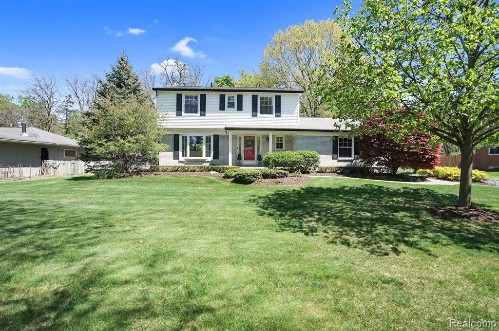 430 CHESTER Court, South Lyon, MI 48178 — Photo 2