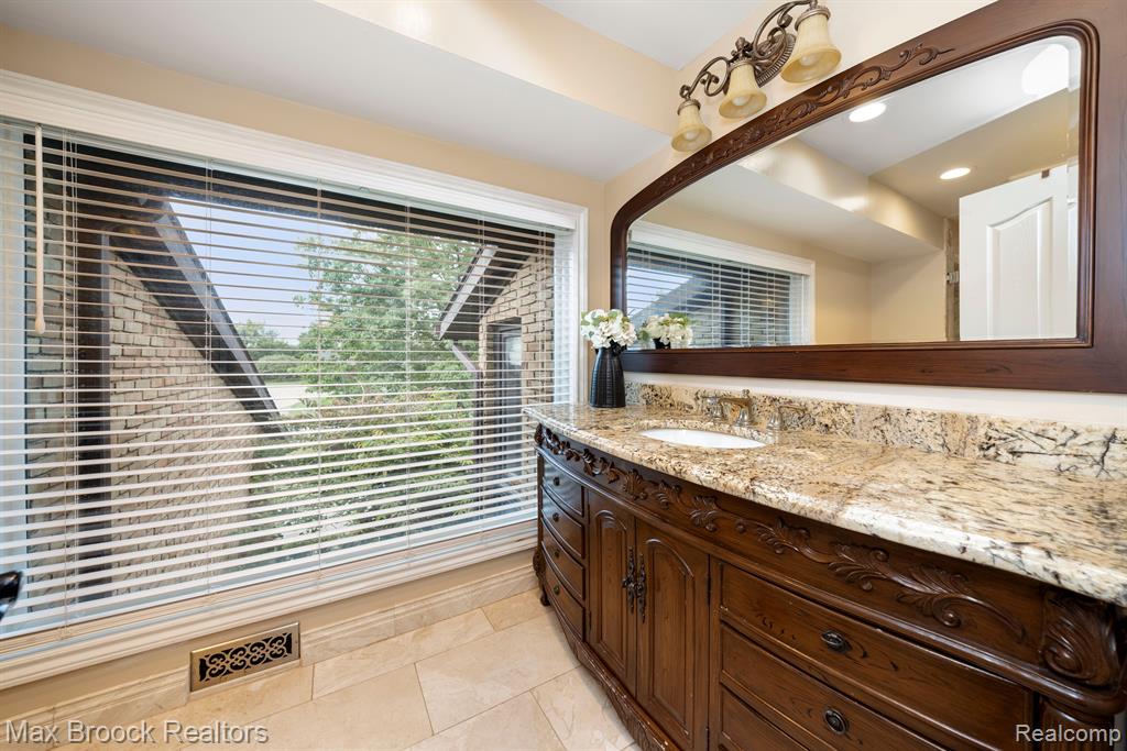 4619 MAURA Lane, West Bloomfield, MI 48323 — Photo 30