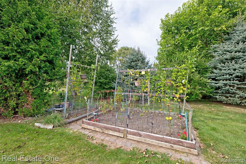 5899 Cobblestone Drive, Almont, MI 48461 — Photo 43