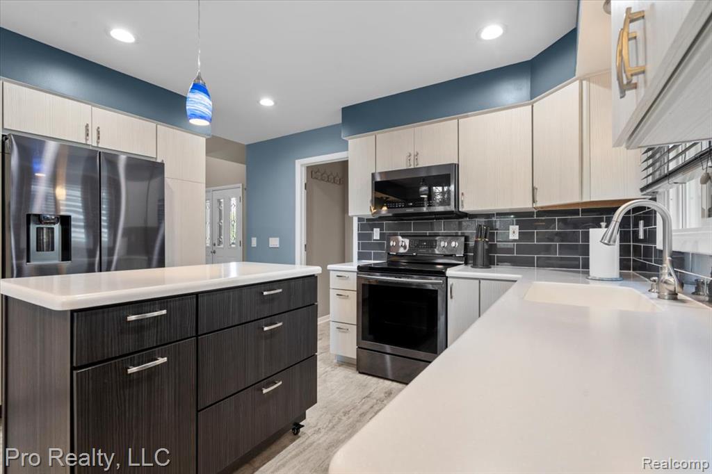45317 Stonehedge Drive, Plymouth, MI 48170 — Photo 14