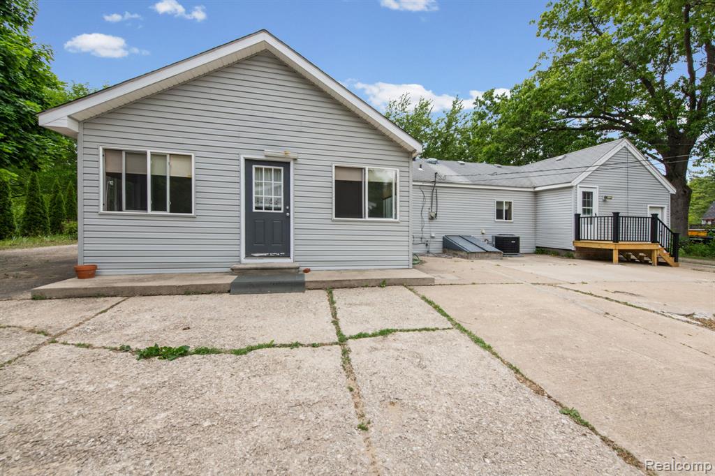 19227 Gudith Road, Trenton, MI 48183 — Photo 31