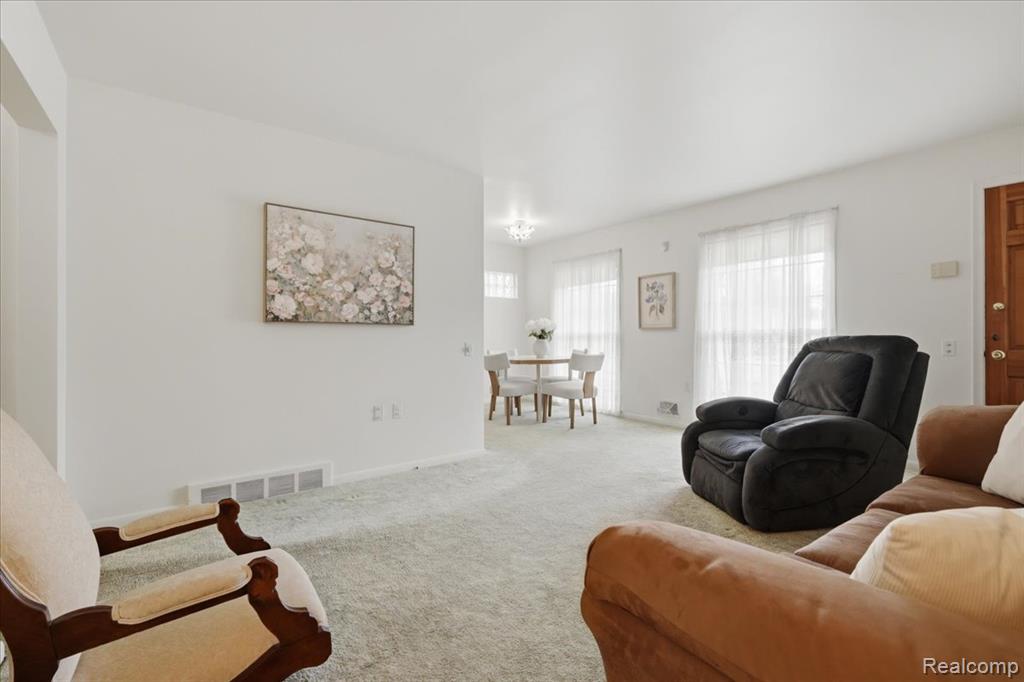 20290 Vernier Road, Harper Woods, MI 48225 — Photo 7