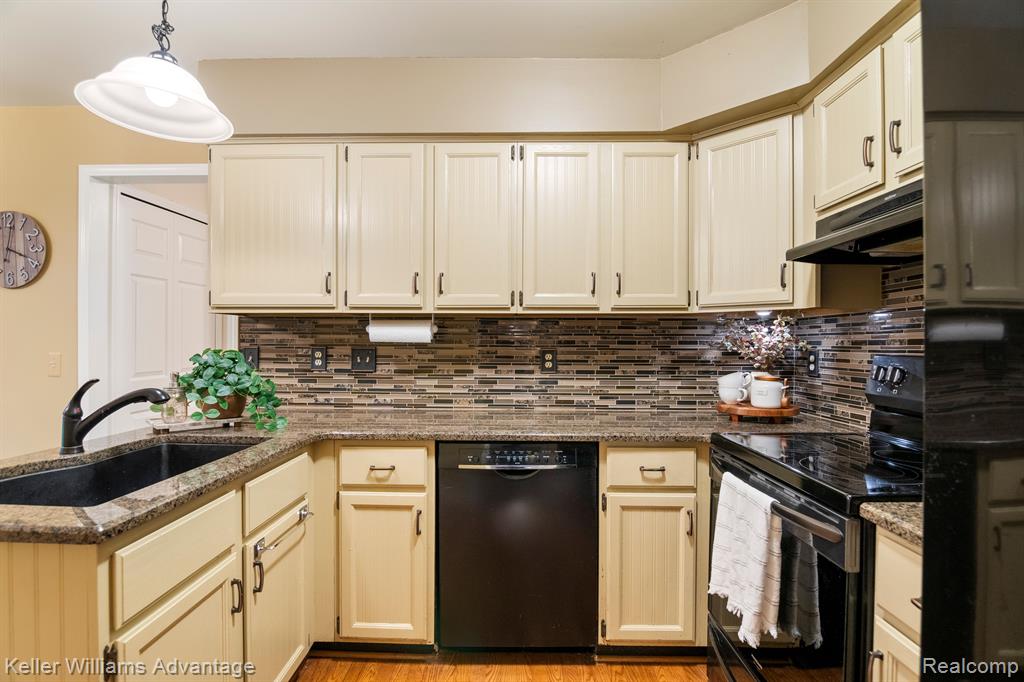 24923 FAIRWAY HILLS Drive, Novi, MI — Photo 13