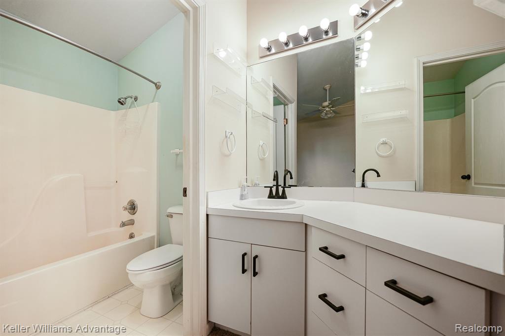 867 Saybrook Drive, Waterford, MI 48327 — Photo 15