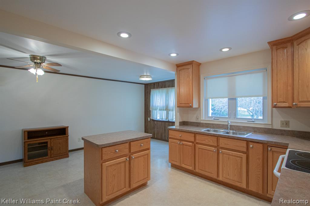 239 Almont Avenue, Almont, MI 48003 — Photo 7