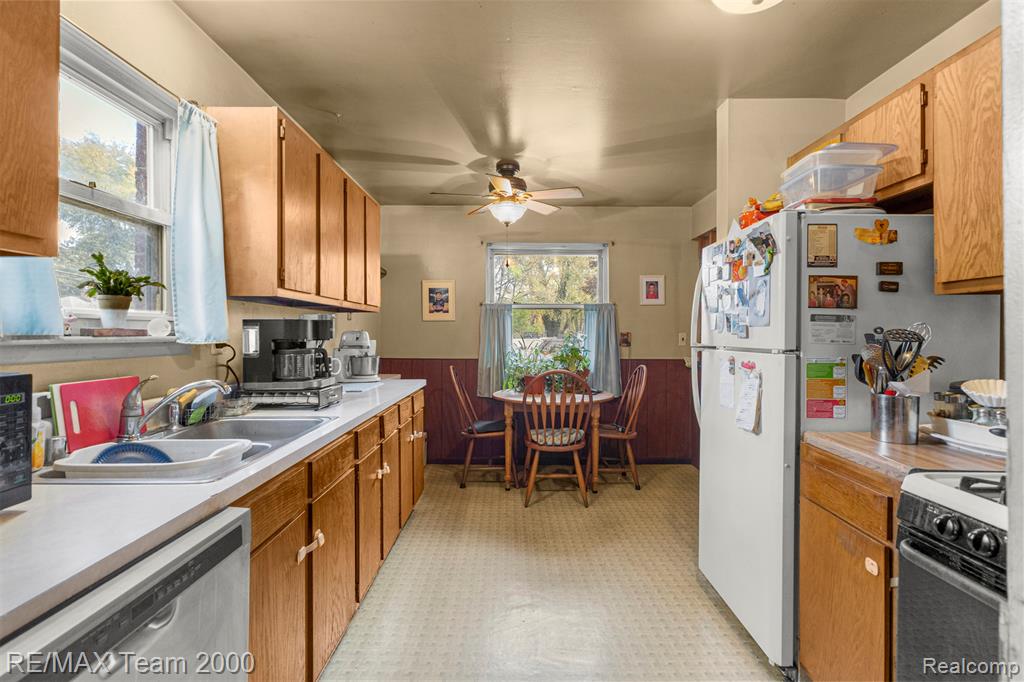 5622 Campbell Street, Dearborn Heights, MI 48125 — Photo 16
