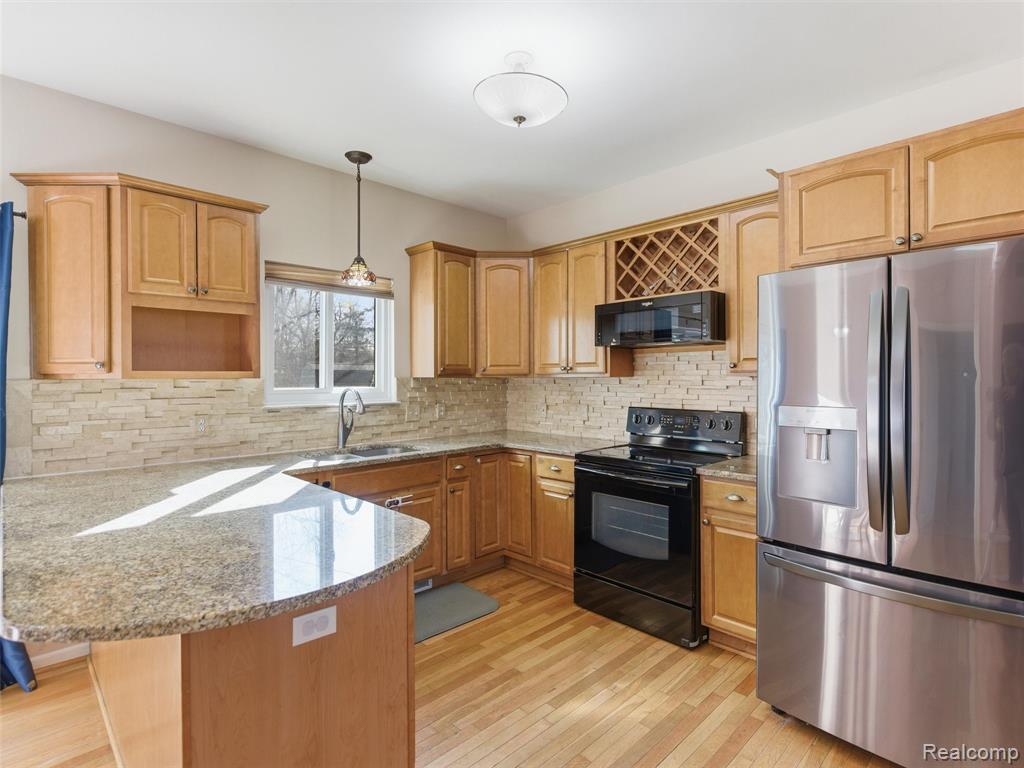 7640 Clintonville Road, Clarkston, MI 48348 — Photo 8