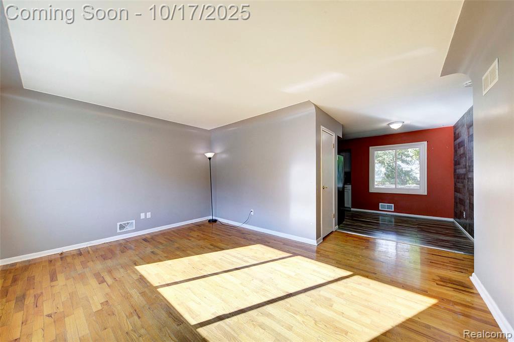 838 Westwood Drive, Fenton, MI 48430 — Photo 2