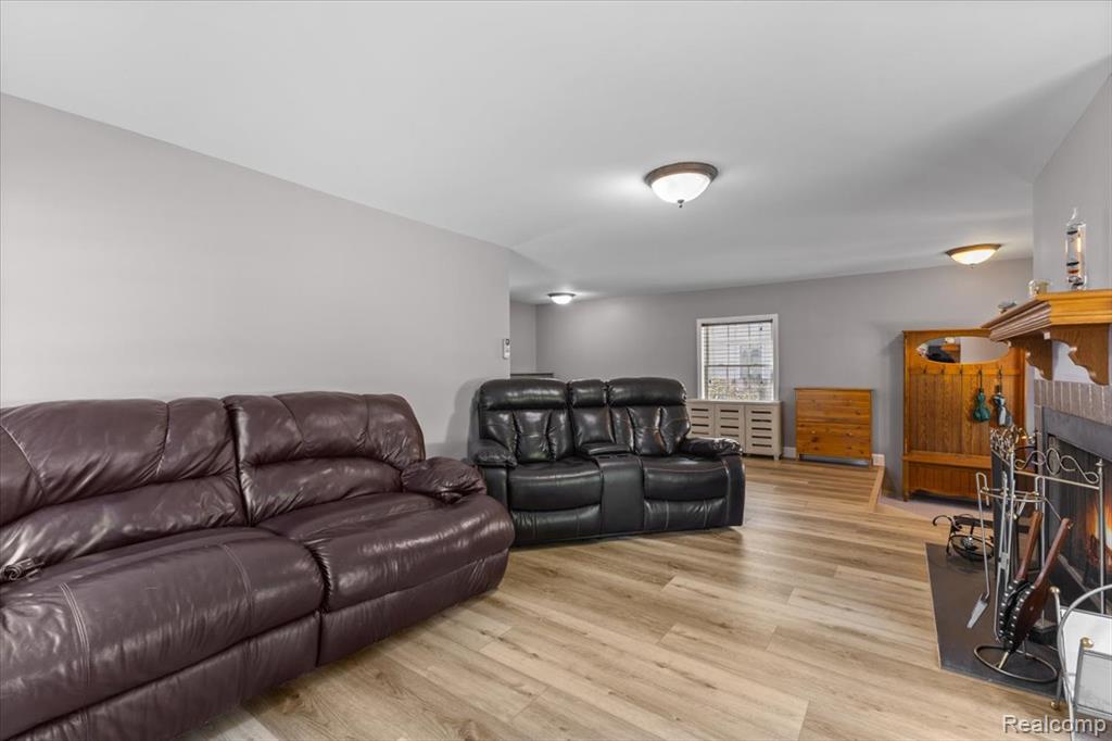8437 WOODLAND SHORE Drive, Brighton, MI 48114 — Photo 37